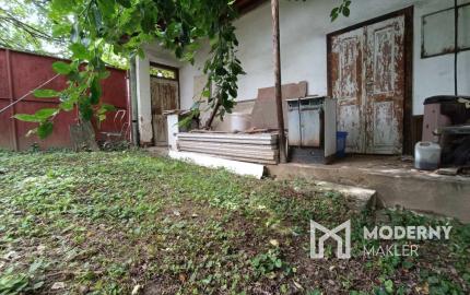 Prašice - starý vidiecky dom s veľkým pozemkom na predaj