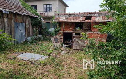 Prašice - starý vidiecky dom s veľkým pozemkom na predaj