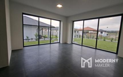 Exkluzívne iba u nás krásna novostavba v obci Uhrovec - dokončená