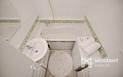 Na predaj kompletne zariadený 3-izbový byt v Petržalke