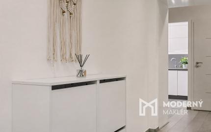 Na predaj kompletne zariadený 3-izbový byt v Petržalke