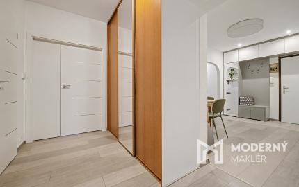 Na predaj kompletne zariadený 3-izbový byt v Petržalke