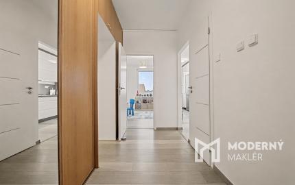 Na predaj kompletne zariadený 3-izbový byt v Petržalke