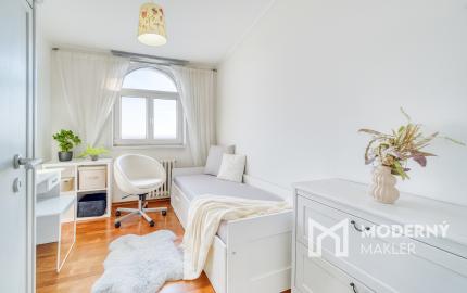 Na predaj 4-izbový byt s výhľadom na Malé Karpaty v Rači