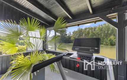 Na predaj štýlový penzión s priamym prístupom k vode v obci Blahová