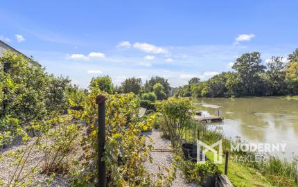 Na predaj štýlový penzión s priamym prístupom k vode v obci Blahová
