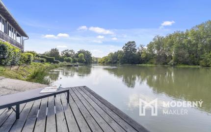 Na predaj štýlový penzión s priamym prístupom k vode v obci Blahová