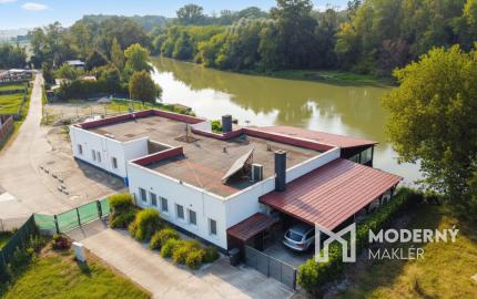 Na predaj štýlový penzión s priamym prístupom k vode v obci Blahová