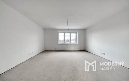 Na predaj rodinný dom s garážou v obci Šoporňa – štandard je zahrnutý v cene