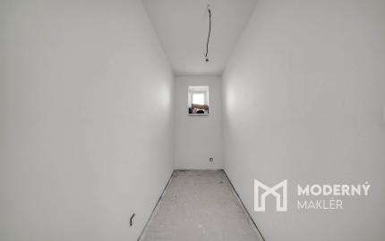 Na predaj rodinný dom s garážou v obci Šoporňa – štandard je zahrnutý v cene