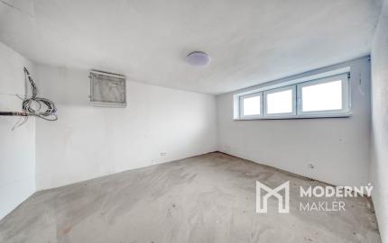 Na predaj rodinný dom s garážou v obci Šoporňa – štandard je zahrnutý v cene