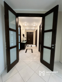 Na prenájom mestský, slnečný 3izb byt v centre Trenčína.