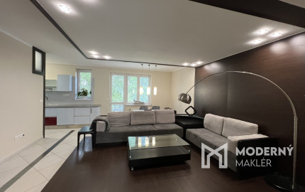 Na prenájom mestský, slnečný 3izb byt v centre Trenčína.