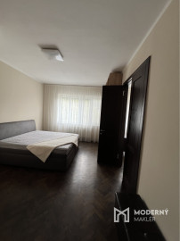 Na prenájom mestský, slnečný 3izb byt v centre Trenčína.