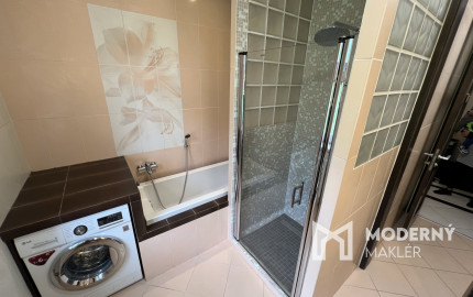 Na prenájom mestský, slnečný 3izb byt v centre Trenčína.