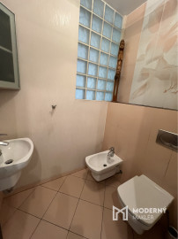 Na prenájom mestský, slnečný 3izb byt v centre Trenčína.