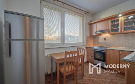 Na predaj 4-izbový byt s loggiou v centre mesta Snina