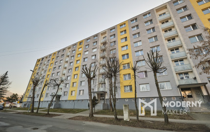 Na predaj 4-izbový byt s loggiou v centre mesta Snina