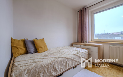 Na predaj slnečný 4-izbový byt na Námestí Kráľovnej pokoja v Prešove