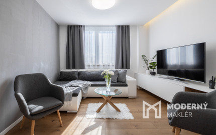 Na predaj slnečný 3-izbový byt v centre mesta Snina