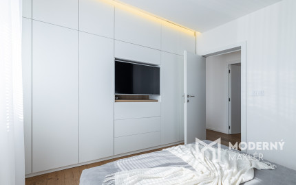 Na predaj slnečný 3-izbový byt v centre mesta Snina