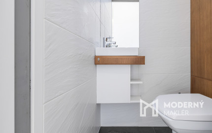 Na predaj slnečný 3-izbový byt v centre mesta Snina