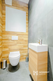 Na prenájom luxusný 2-izbový byt s balkónom a parkovacím státím vo vyhľadávanej lokalite v Prešove