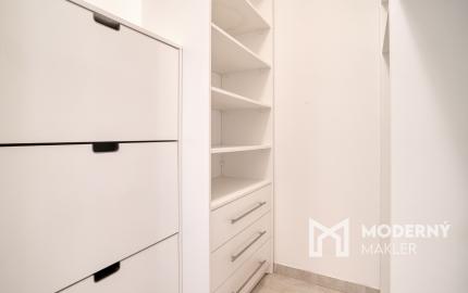 Na predaj priestranný 1-izbový byt v Miloslavove