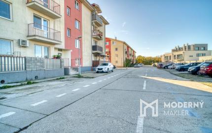 Na predaj priestranný 1-izbový byt v Miloslavove