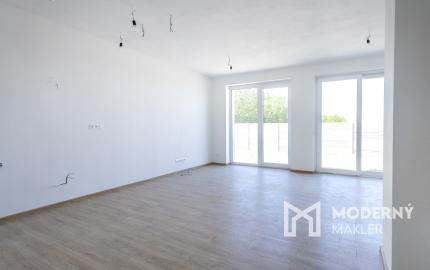 Predaj 4-izbová bytová jednotka v dvojdome v Lehniciach