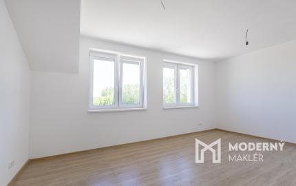 Predaj 4-izbová bytová jednotka v dvojdome v Lehniciach