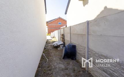 Predaj 4-izbová bytová jednotka v dvojdome v Lehniciach