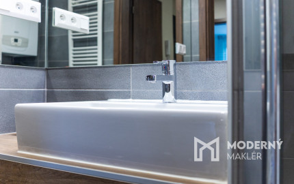 Na predaj zrekonštruovaný a zariadený 3-izbový byt v Trenčíne