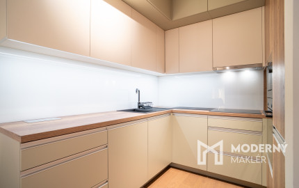 Na prenájom 2-izbový byt so šatníkom v Eurovea Tower – Bratislava