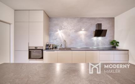 Na predaj 2-izbový byt s veľkolepou terasou na Kolibe