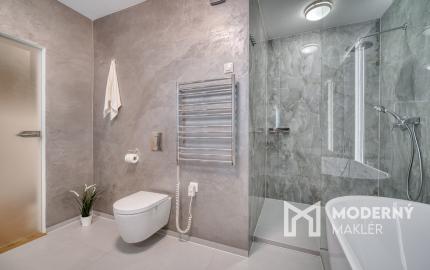 Na predaj 2-izbový byt s veľkolepou terasou na Kolibe