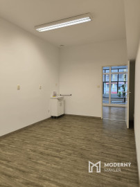 Na prenájom obchodný priestor v centre Malaciek