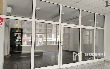 Na prenájom obchodný priestor v centre Malaciek