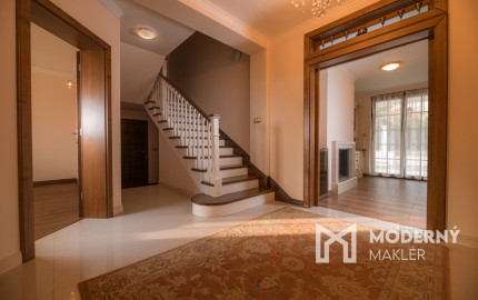 Na predaj nadštandardný rodinný dom s bazénom, Soblahov