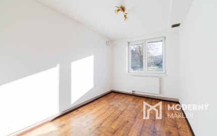 Na predaj priestranný 3-izbový byt v Zákamennom