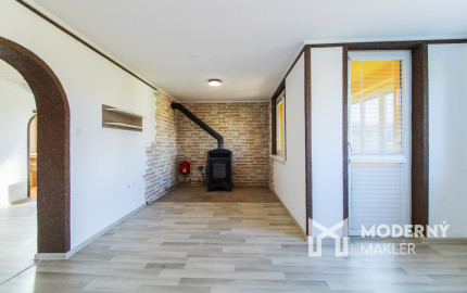 Na predaj priestranný 3-izbový byt v Zákamennom