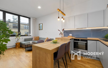 Na predaj 2-izbový slnečný byt v Starom meste s garážovým parkovaním