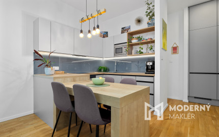 Na predaj 2-izbový slnečný byt v Starom meste s garážovým parkovaním