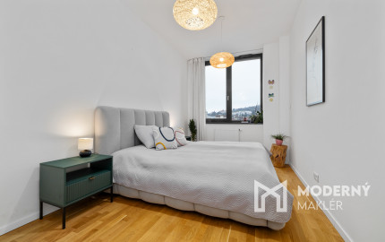 Na predaj 2-izbový slnečný byt v Starom meste s garážovým parkovaním