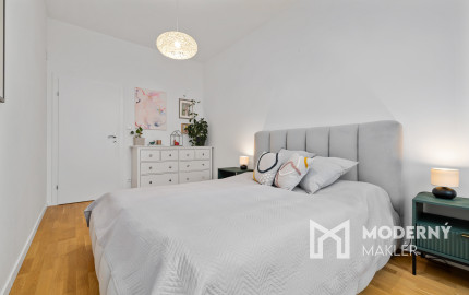 Na predaj 2-izbový slnečný byt v Starom meste s garážovým parkovaním