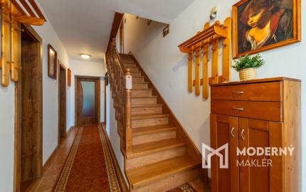 Nová znížená cena! Na predaj 5-izbový rodinný dom s veľkou záhradou v Novej Vsi nad Váhom