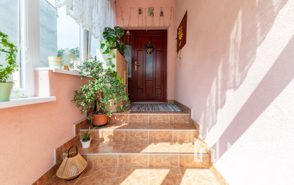 Nová znížená cena! Na predaj 5-izbový rodinný dom s veľkou záhradou v Novej Vsi nad Váhom