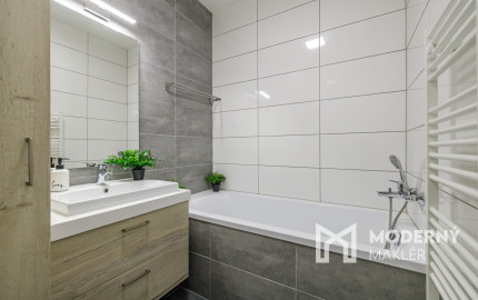 Na predaj 2-izbový slnečný byt v Starom meste s garážovým parkovaním