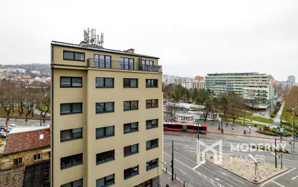 Na predaj 2-izbový slnečný byt v Starom meste s garážovým parkovaním