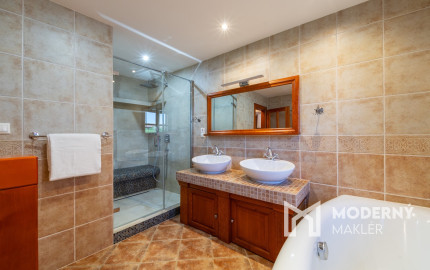 Na predaj impozantný rodinný dom v Ivanovciach